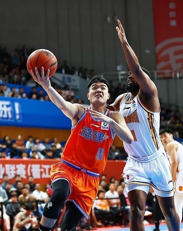 福建男篮不敌北京首钢，遭遇困境的简单介绍